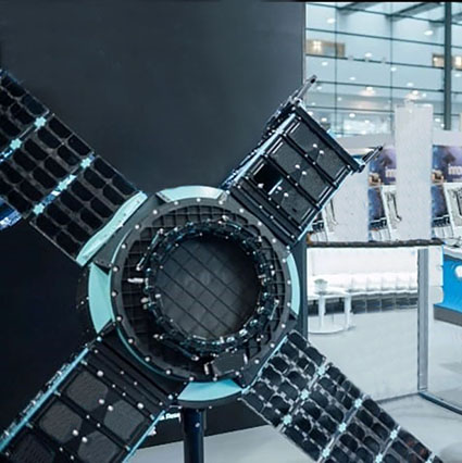 Estructura satélite en feria