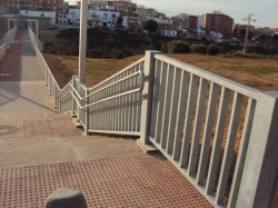 Torrente. Pasarela y escaleras